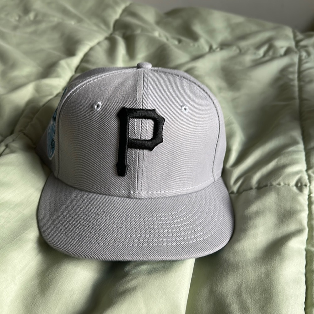 Pittsburgh Pirates New eta fitted hat like new patch grey with sky blue uv 7 1/8